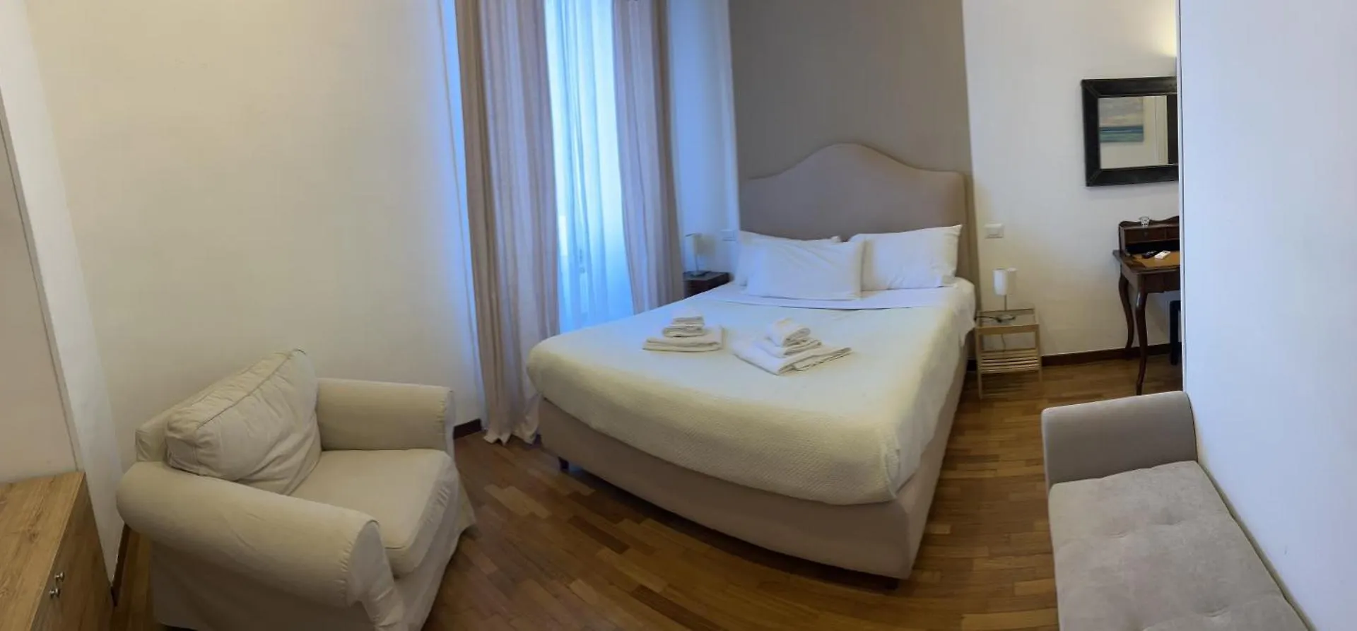 Caracciolo Napoli Beb Bed & Breakfast  Naples