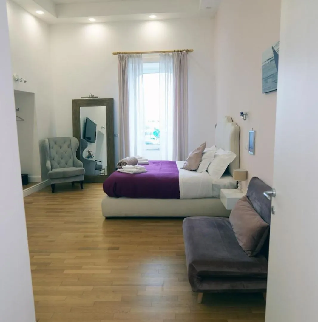 Bed and Breakfast Caracciolo Napoli BeB 0*,  Italia